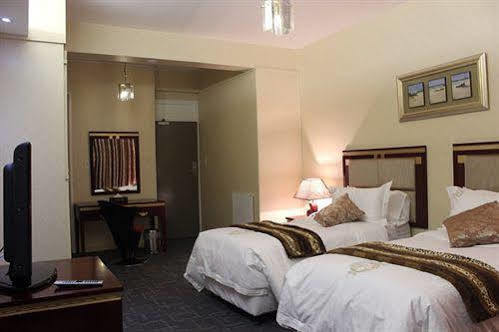 Chez Hotel Inn Йоханнесбург Экстерьер фото